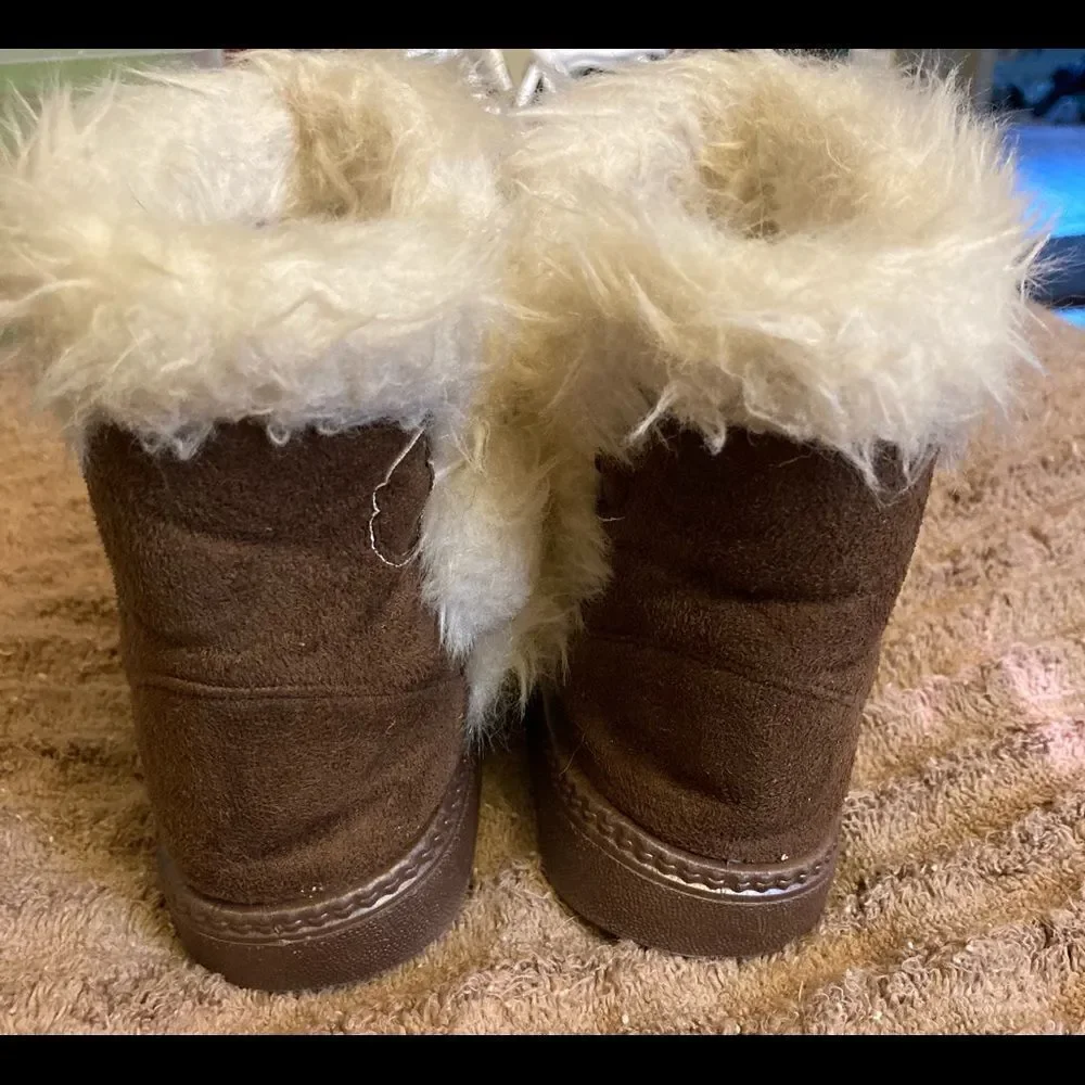 CHINA BUTTON CITY “uggish like” BOOTIES- SZ 23 - approx 6”. Fantastic condition